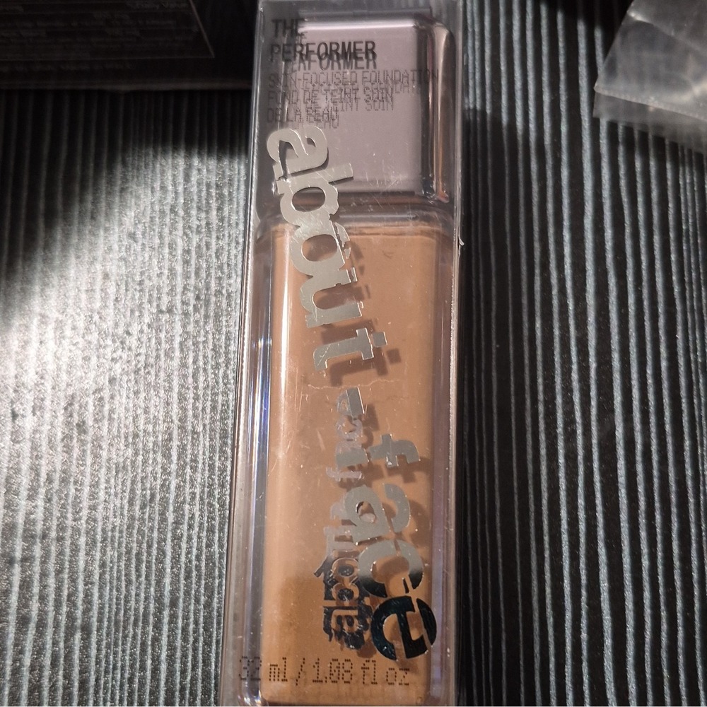 about-face THE PERFORMER Skin-Focused Foundation, 1.08 fl oz